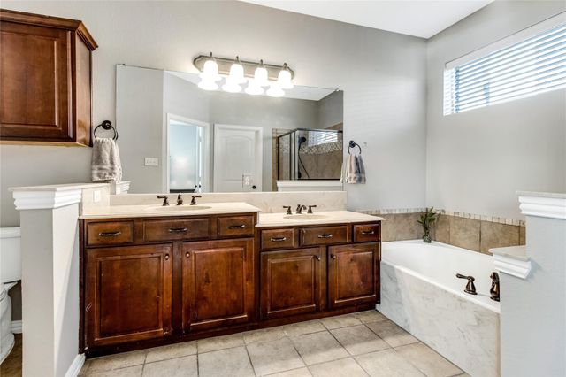 208 Atlantic Avenue, Waxahachie, TX 75165