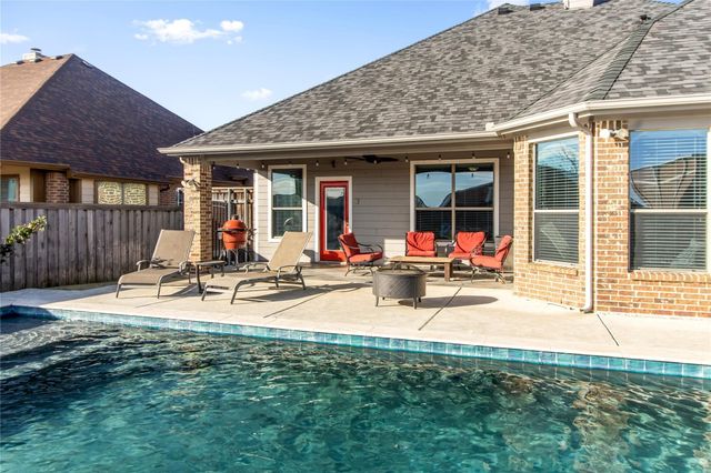 208 Atlantic Avenue, Waxahachie, TX 75165