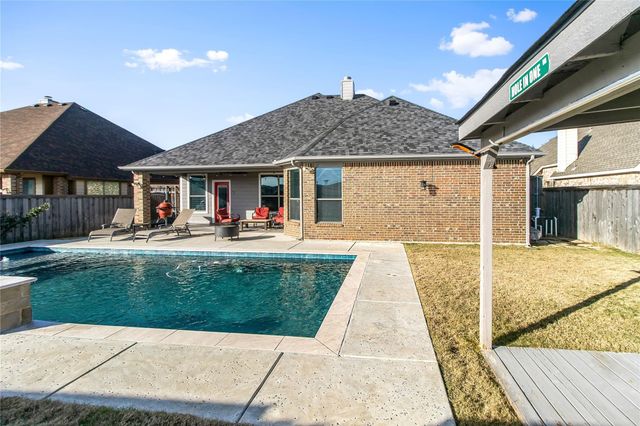 208 Atlantic Avenue, Waxahachie, TX 75165