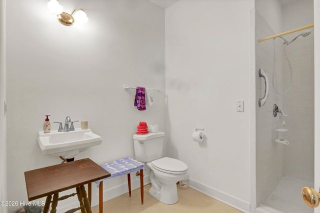 2016 Lynnwood Drive, Wilmington, NC 28403