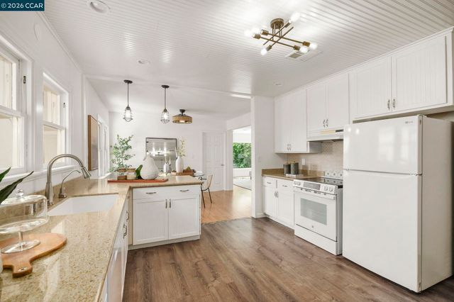 855 Bella Vista Ave, Martinez, CA 94553