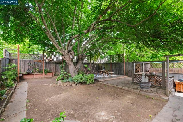 855 Bella Vista Ave, Martinez, CA 94553