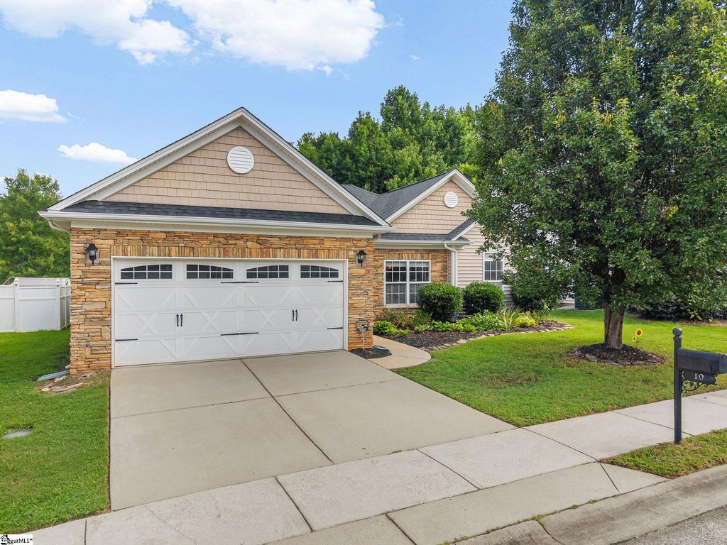 10 Paranor Drive, Simpsonville, SC 29681