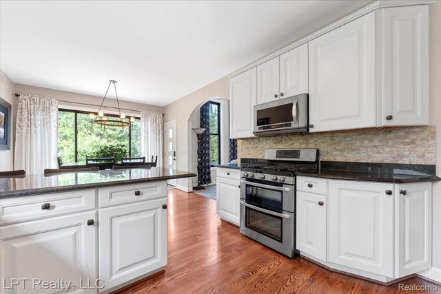 8617 Bonaventure Drive, Green Oak Township, MI 48116