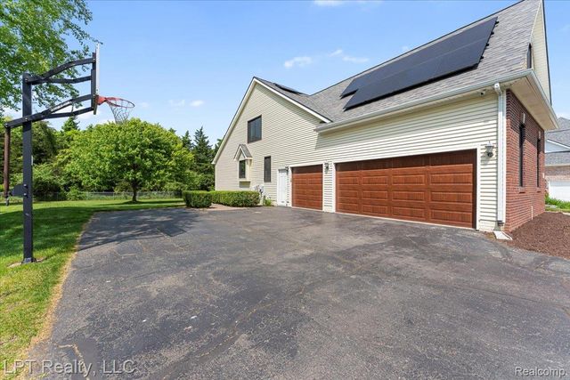 8617 Bonaventure Drive, Green Oak Township, MI 48116