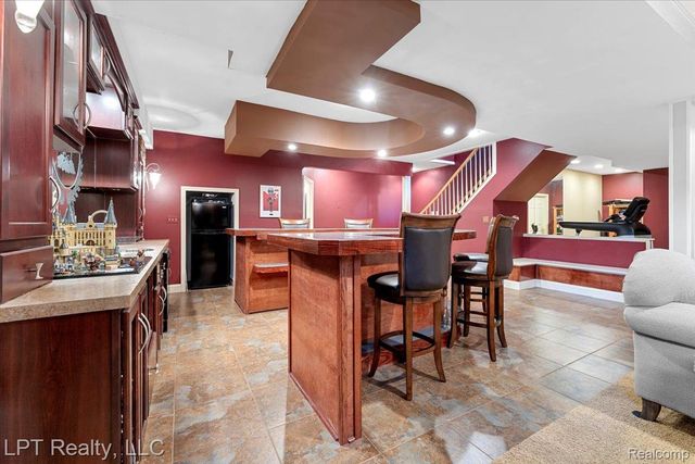 8617 Bonaventure Drive, Green Oak Township, MI 48116