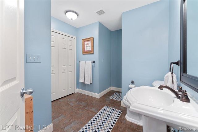 8617 Bonaventure Drive, Green Oak Township, MI 48116