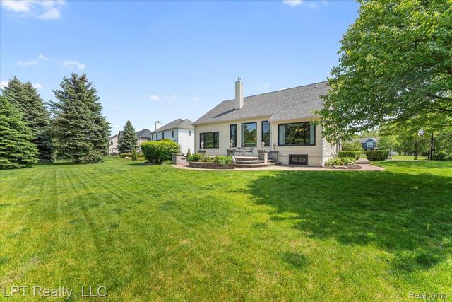 8617 Bonaventure Drive, Green Oak Township, MI 48116