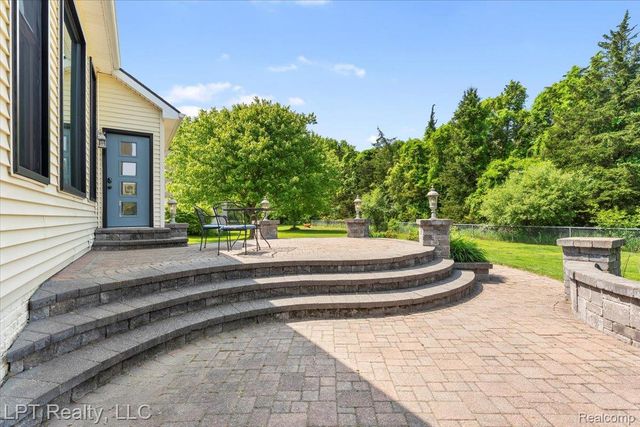 8617 Bonaventure Drive, Green Oak Township, MI 48116