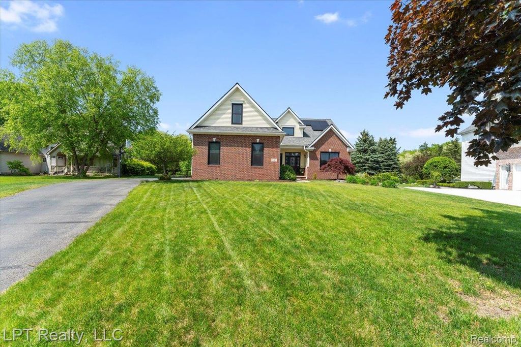 8617 Bonaventure Drive, Green Oak Township, MI 48116