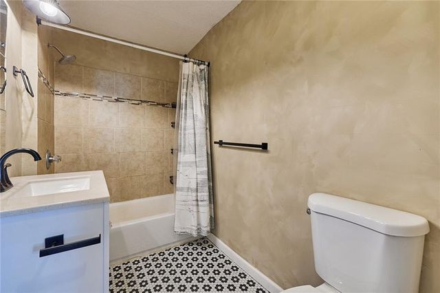 9125 McGee Street, Kansas City, MO 64114