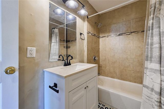 9125 McGee Street, Kansas City, MO 64114