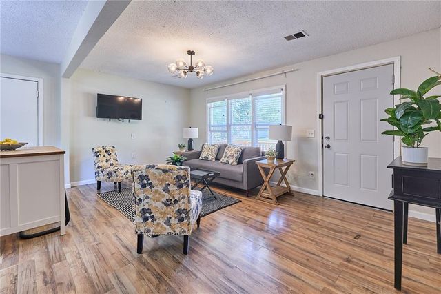 9125 McGee Street, Kansas City, MO 64114
