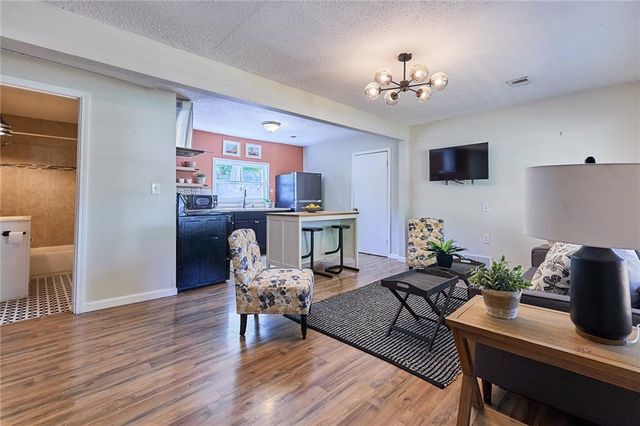 9125 McGee Street, Kansas City, MO 64114