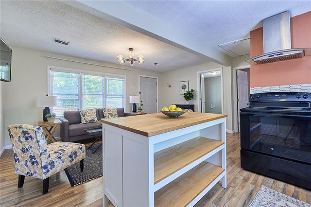 9125 McGee Street, Kansas City, MO 64114