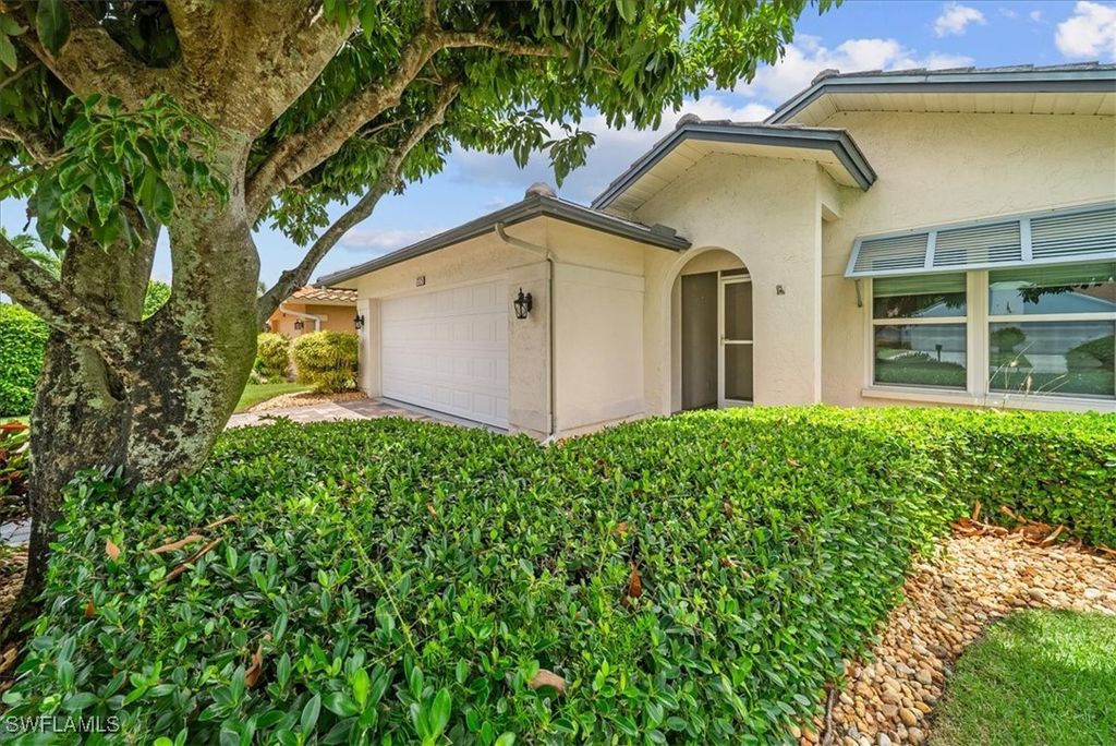 725 Kings WAY, Naples, FL 34104