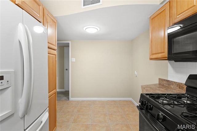 5 Delcrest Court 101, University City, MO 63124