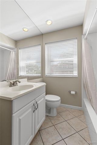 5 Delcrest Court 101, University City, MO 63124
