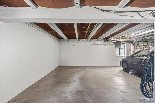 5 Delcrest Court 101, University City, MO 63124