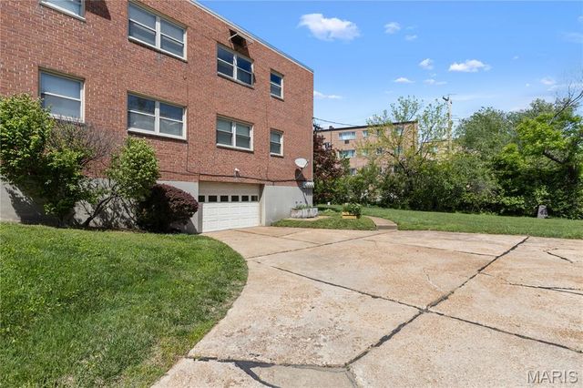 5 Delcrest Court 101, University City, MO 63124