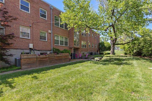 5 Delcrest Court 101, University City, MO 63124