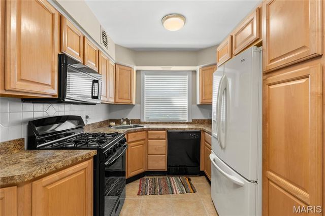 5 Delcrest Court 101, University City, MO 63124