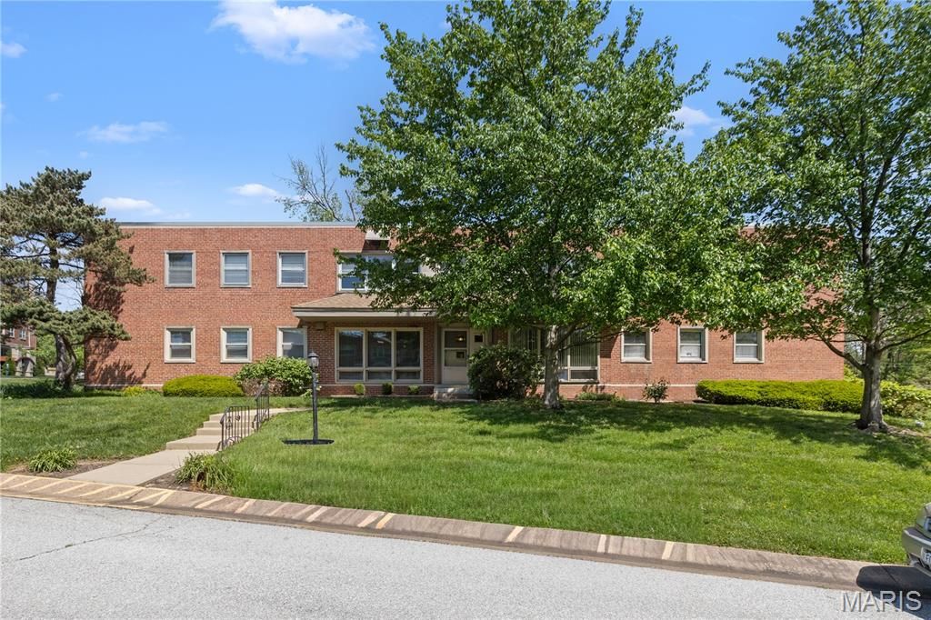 5 Delcrest Court 101, University City, MO 63124