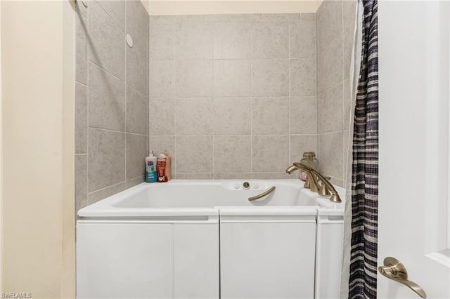 2995 Amblewind DR, Fort Myers, FL 33905