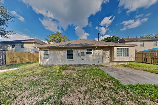 17014 Enchanted Circle W, Sugar Land, TX 77498