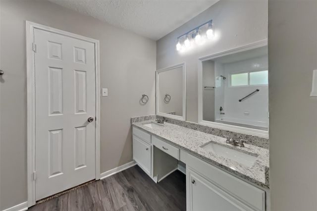 17014 Enchanted Circle W, Sugar Land, TX 77498
