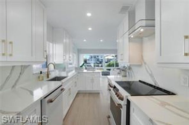 2100 Gulf Shore BLVD N 120, Naples, FL 34102