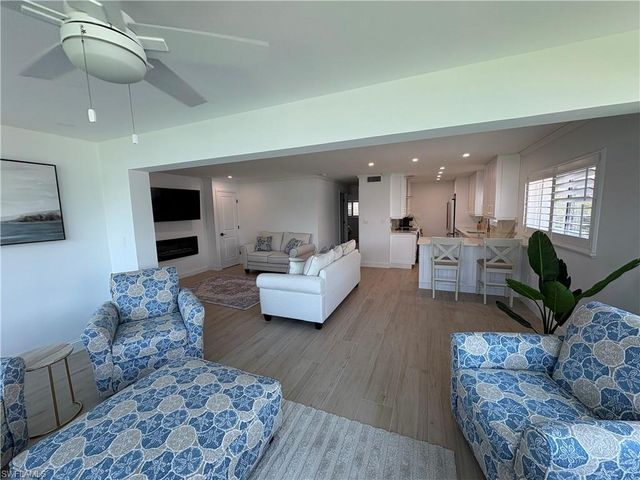 2100 Gulf Shore BLVD N 120, Naples, FL 34102