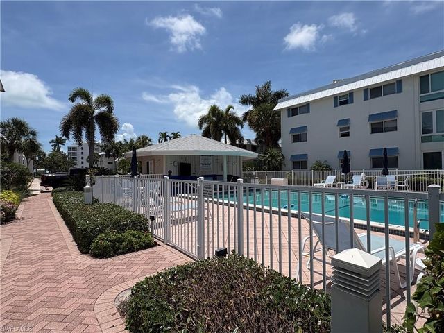 2100 Gulf Shore BLVD N 120, Naples, FL 34102