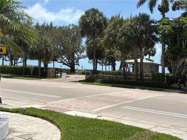 2100 Gulf Shore BLVD N 120, Naples, FL 34102