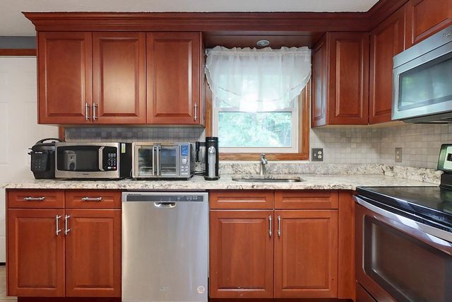 8 Antrim Street, Nashua, NH 03063