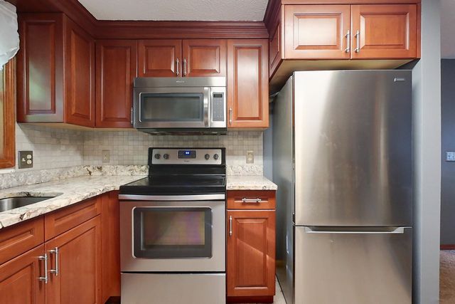 8 Antrim Street, Nashua, NH 03063