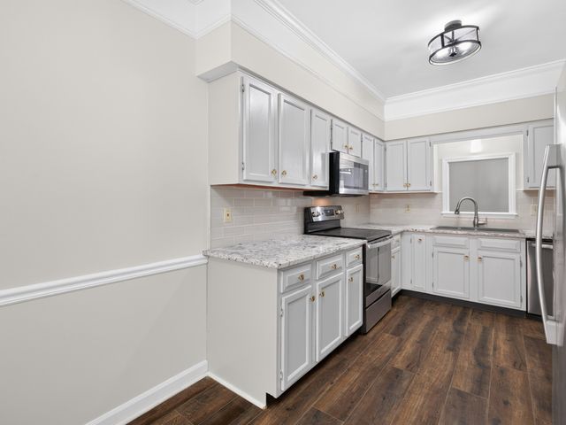 1215 Carriage Park Dr, Franklin, TN 37064