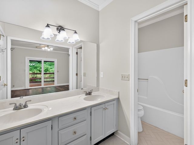 1215 Carriage Park Dr, Franklin, TN 37064