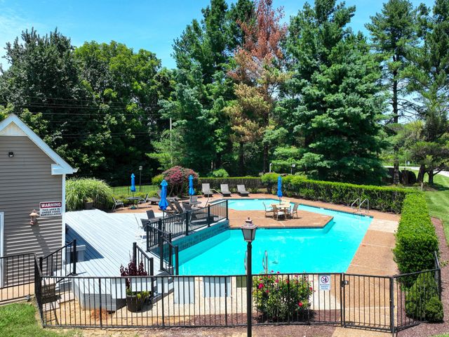 1215 Carriage Park Dr, Franklin, TN 37064