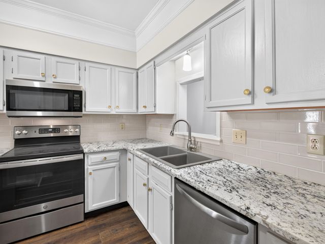 1215 Carriage Park Dr, Franklin, TN 37064