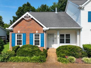 1215 Carriage Park Dr, Franklin, TN 37064