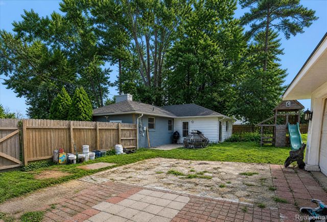 24625 Brest, Taylor, MI 48180
