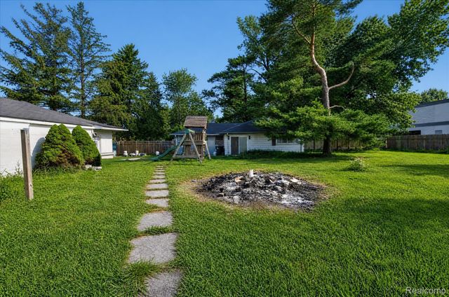 24625 Brest, Taylor, MI 48180