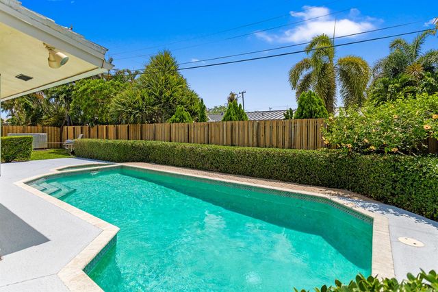 4240 NE 19th Avenue, Oakland Park, FL 33308