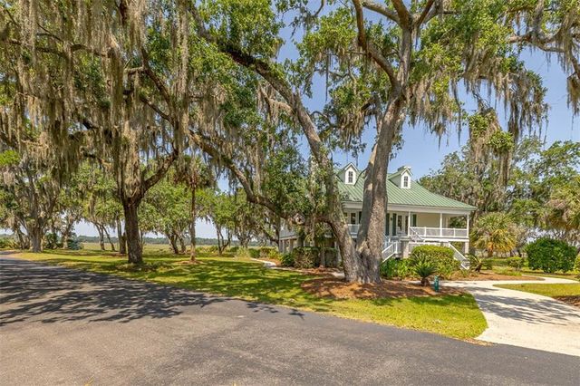1033 Mayflower Road NE, Townsend, GA 31331