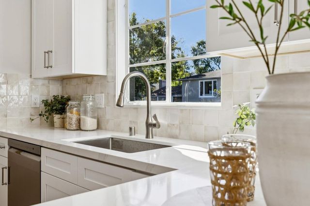 22 De Sabla Road, San Mateo, CA 94402