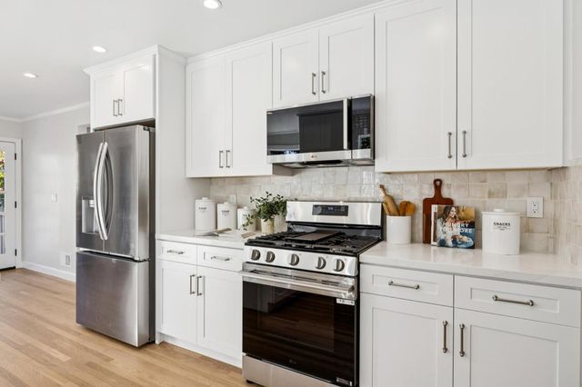 22 De Sabla Road, San Mateo, CA 94402