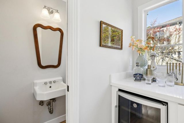 22 De Sabla Road, San Mateo, CA 94402