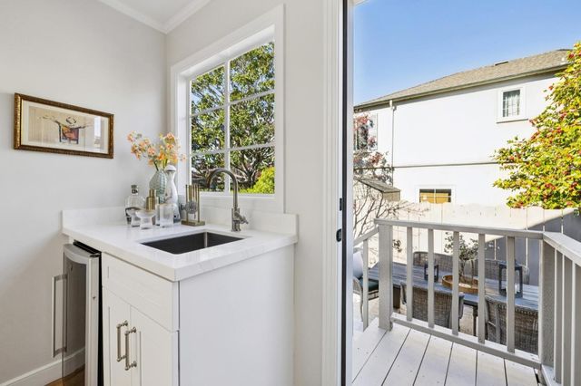 22 De Sabla Road, San Mateo, CA 94402