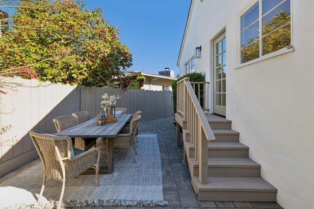 22 De Sabla Road, San Mateo, CA 94402